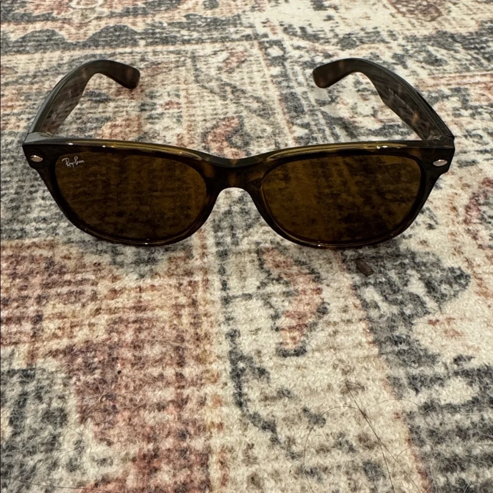 Authentic RayBan RB2132 New Wayfarer Sunglasses, Tortoise Frame, Brown Lenses - Picture 6 of 16